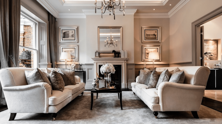 Elegant-traditional-living-room-Alexander-James-58bc709f5f9b58af5c75451d-min